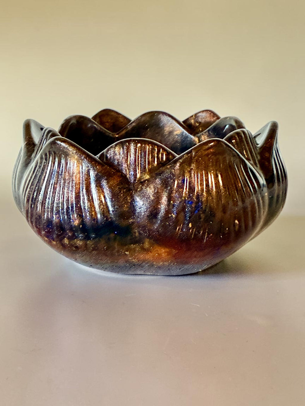 Handcrafted Lotus Bowl – Iridescent Brown Glaze Resin Decor Nic Art Studio