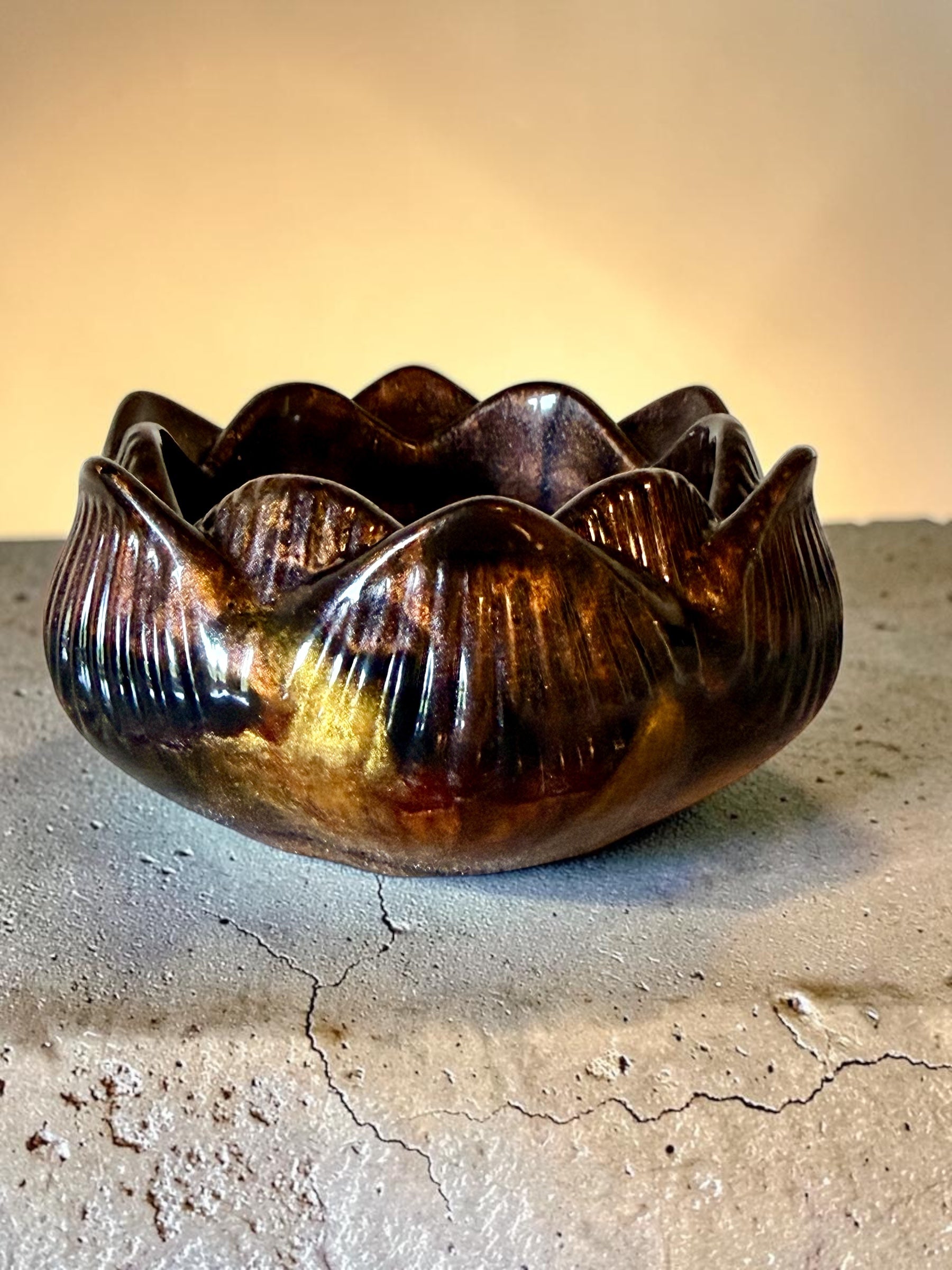 Handcrafted Lotus Bowl – Iridescent Brown Glaze Resin Decor Nic Art Studio