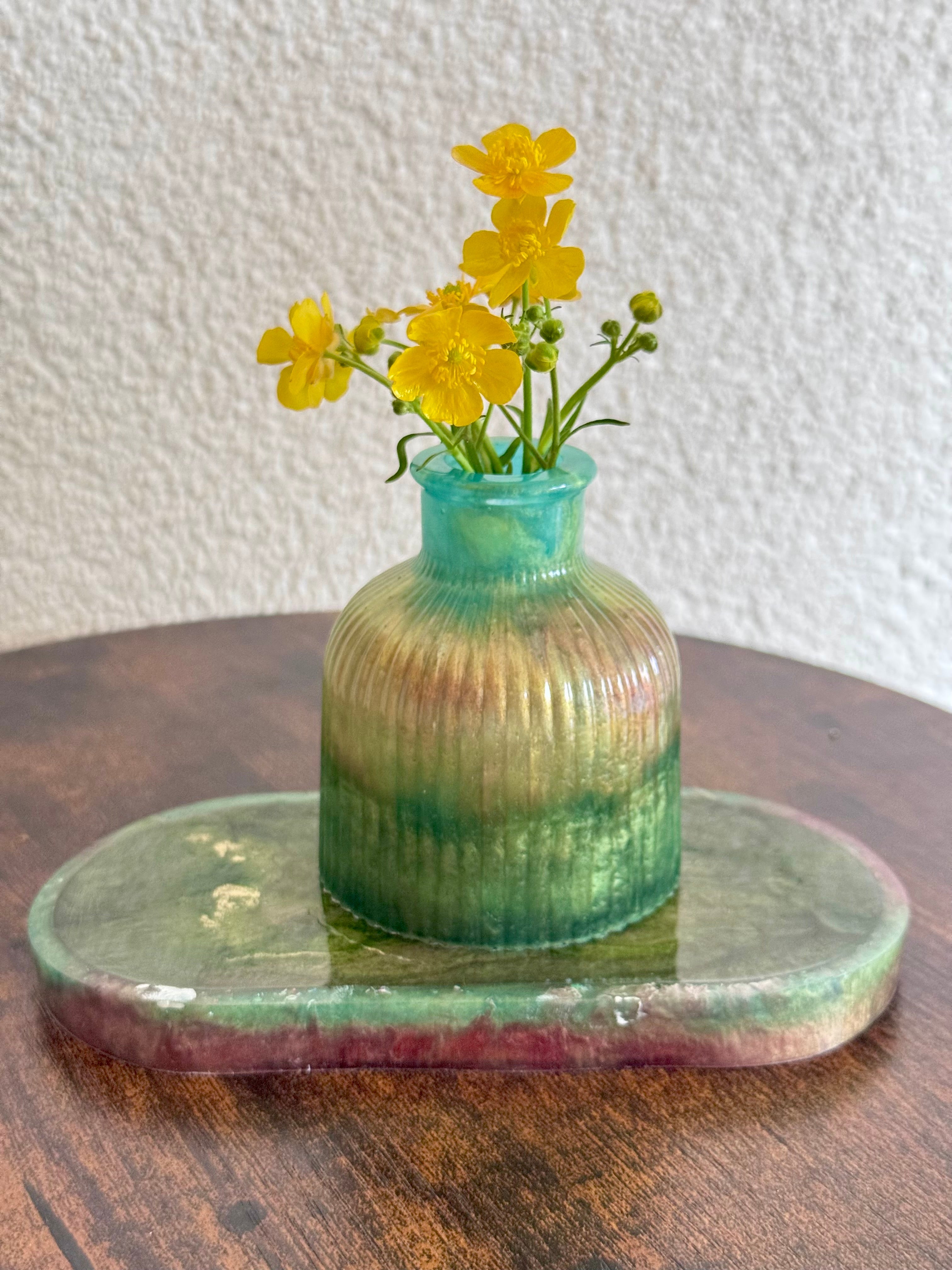 Iridescent Green & Gold Ribbed Resin Vase Set DPD