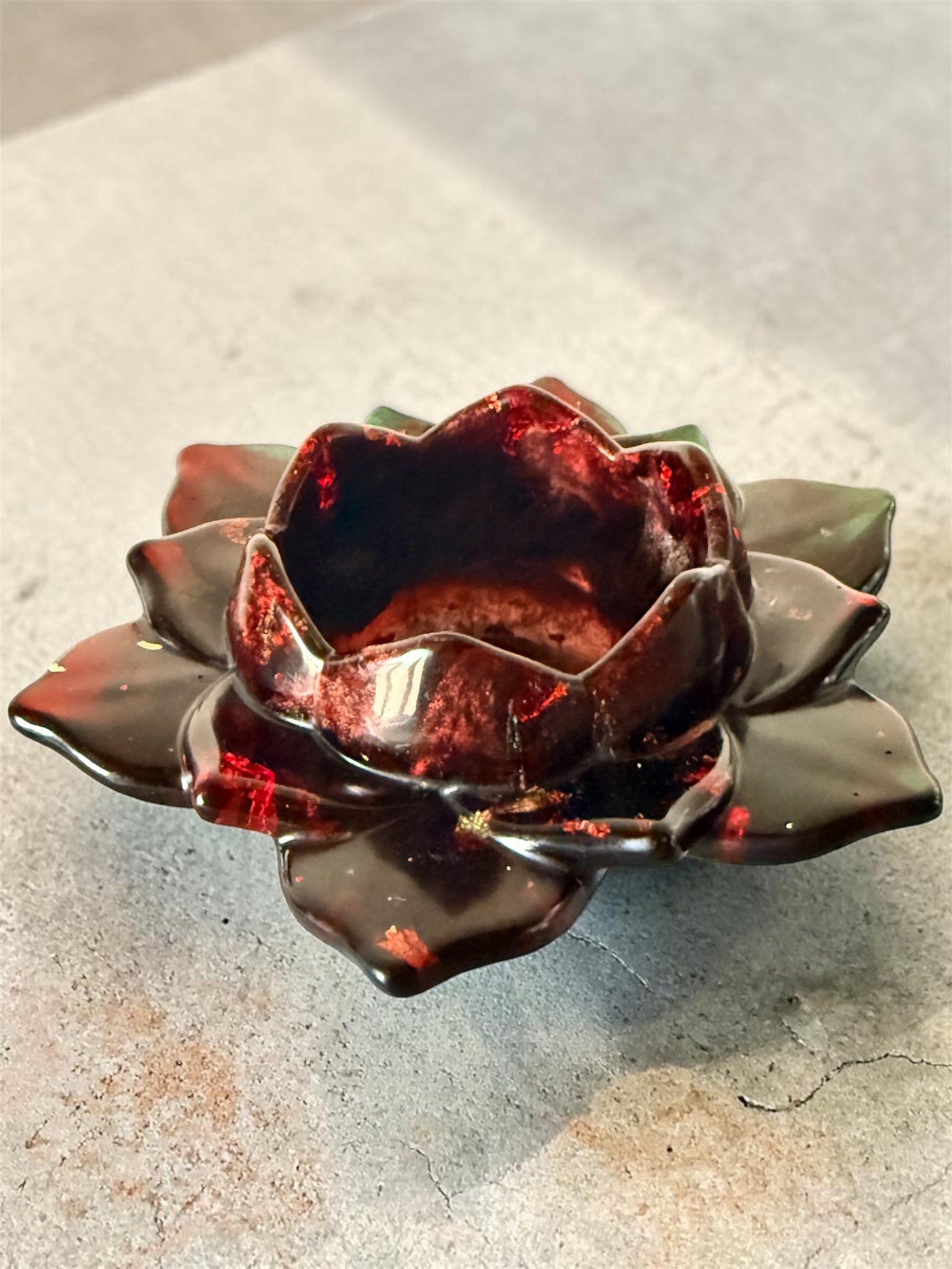 Crimson Lotus Resin Candle Holder DPD