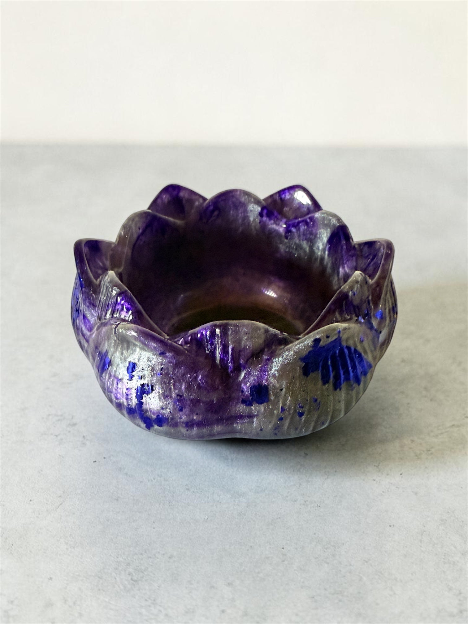 Amethyst Bloom Resin Lotus Holder DPD